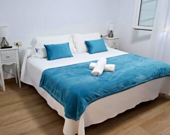 Habitación Con Cama Doble En Alojamiento Rural Gallego