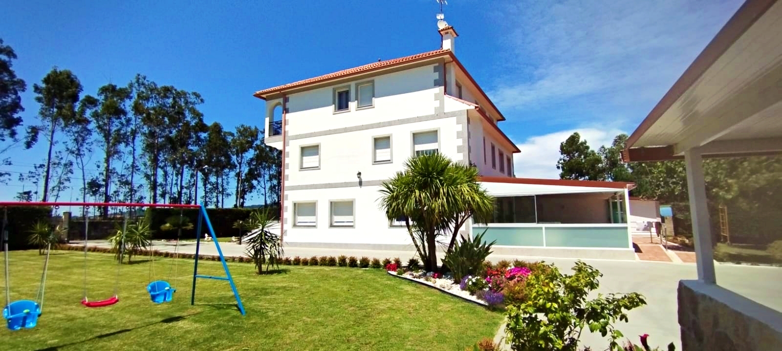 Vista Lateral Del Alojamiento Casa Mariano En Sanxenxo